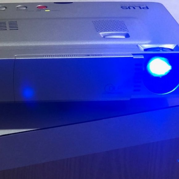 Portable Audio-Video Projector by PLUS - Picture 7 of 14